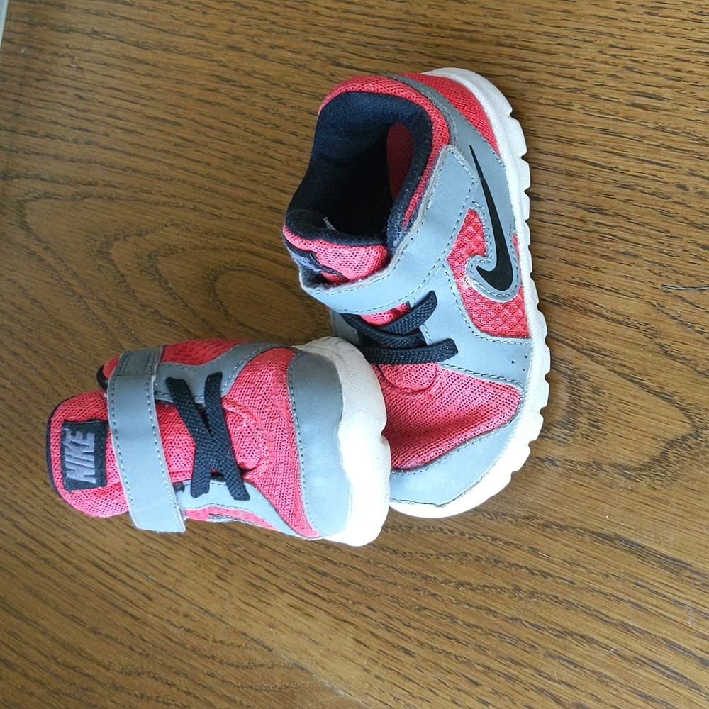 Nike Kids Toddlers Red And Grey Shoes Size 6